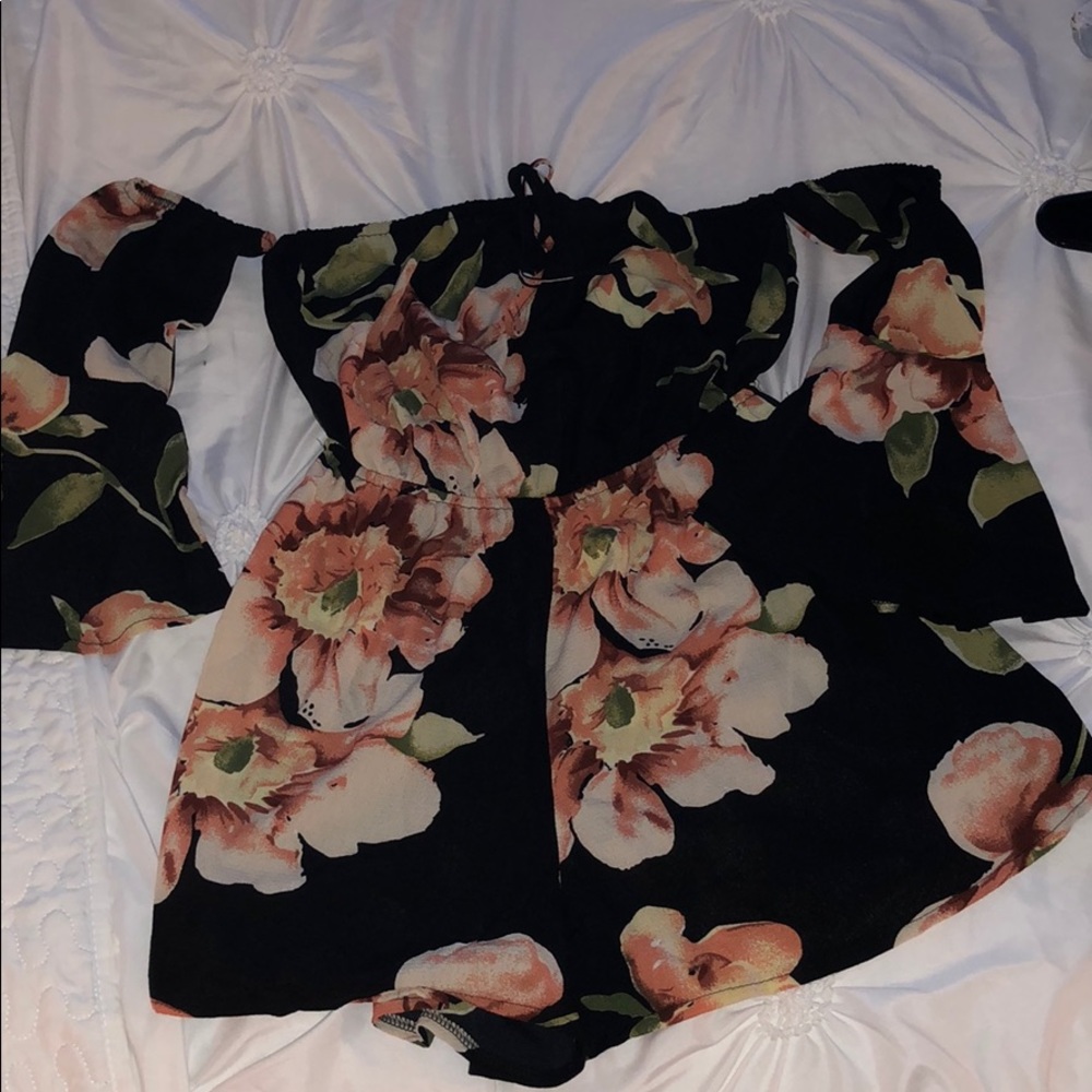 SHEIN Off Shoulder Flute Sleeve Floral Romper